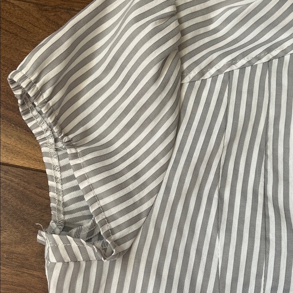 H&M Women's White and Gray Striped Blouse Casual Top - Picture 4 of 6